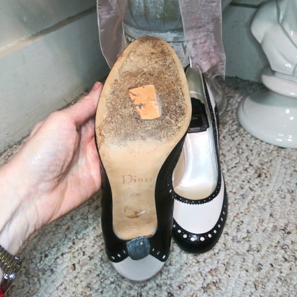 Vintage Christian Dior Ivory & Black Menswear Inspired/Retro 1940's Brogue Pumps - Picture 14 of 16